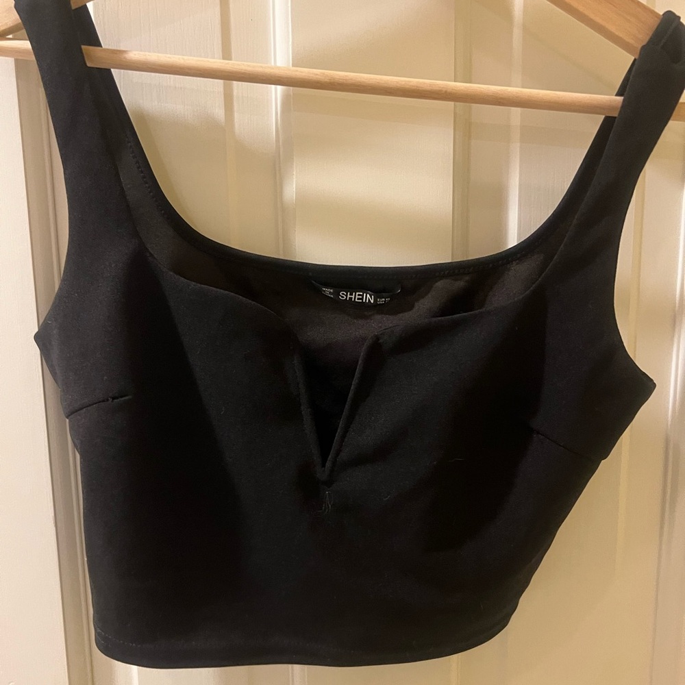 SHEIN Black Sleeveless Crop Tank Top